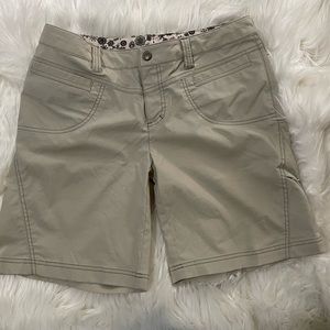Athleta hiking Bermuda shorts beige size 10